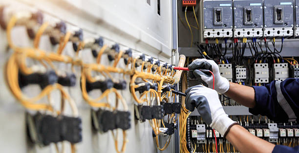 Professional Electrician technician working in Carrier Mills, IL